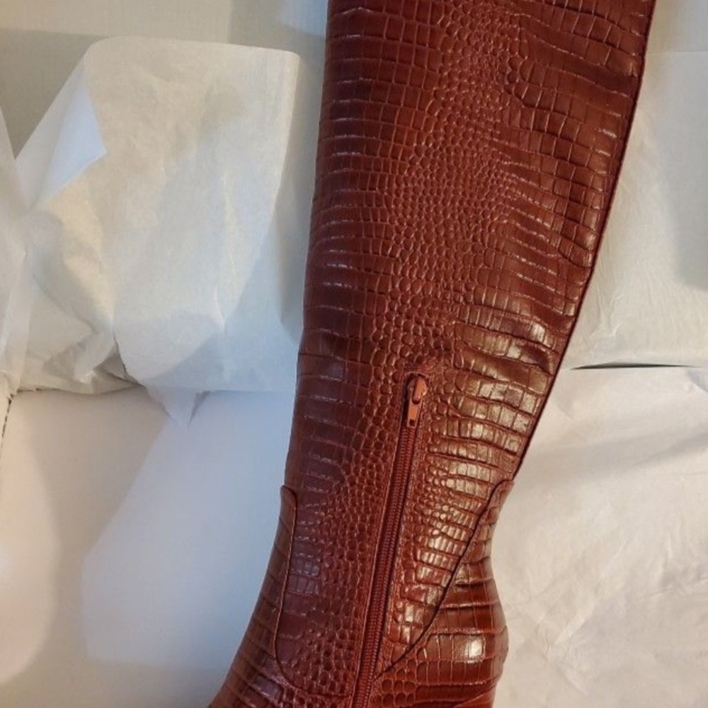Elegant Red Croc-Embossed Knee-High Boots/ final sale - Picture 5 of 6